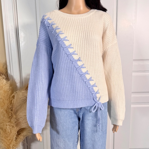 DAVI & DANI Sweaters - TWO-TONE LIGHT BLUE AND IVORY LONG SLEEVE SWEATER